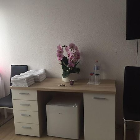 Privatzimmer Am Rathaus Kassel Buitenkant foto