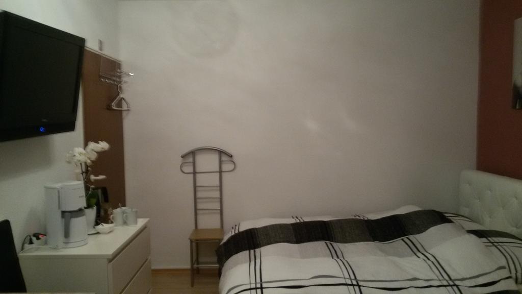 Privatzimmer Am Rathaus Kassel Buitenkant foto