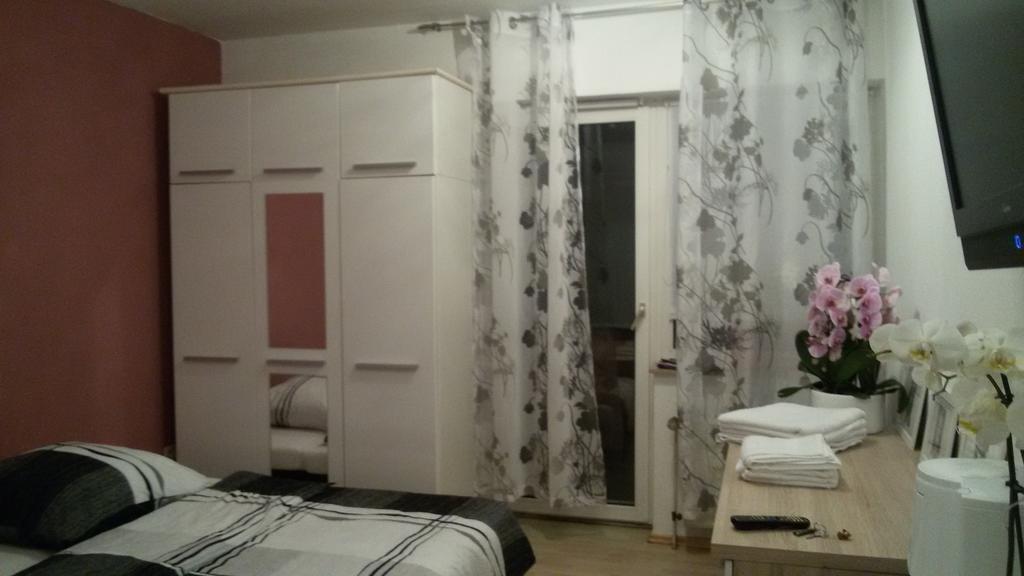 Privatzimmer Am Rathaus Kassel Buitenkant foto