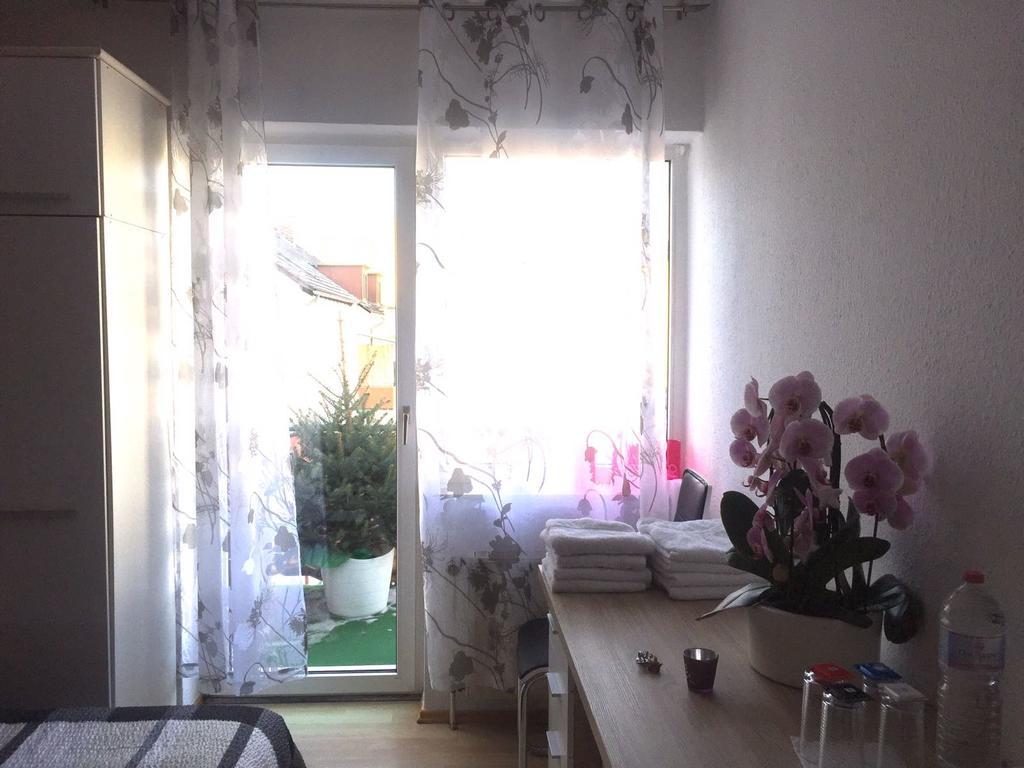 Privatzimmer Am Rathaus Kassel Buitenkant foto